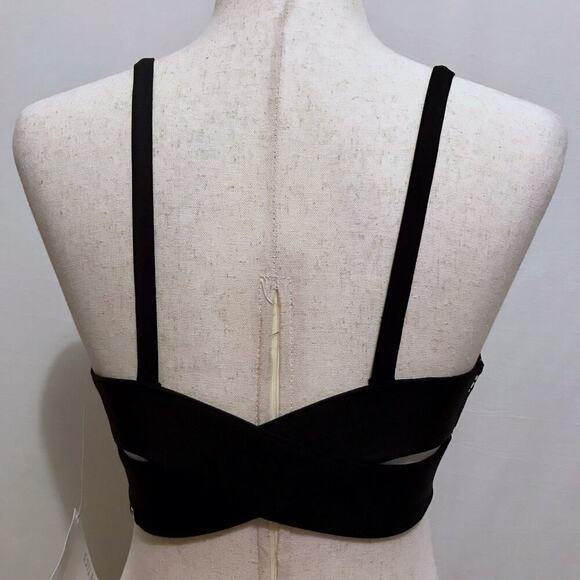 Fabletics NWT Black and White Sports Bra Women XS (4) - Picture 3 of 10